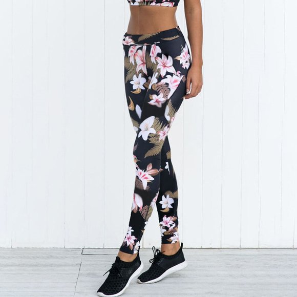 NWT Beautiful Floral Leggings. - Picture 2 of 3